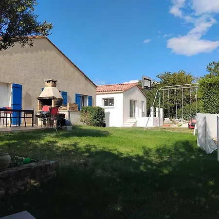 Maison Neuve 50m2 Toute Equipee Avec Grand Jardin Et Grande Piscine Ferienhaus