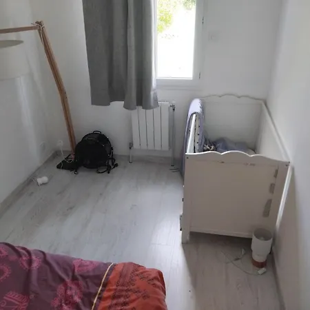 Maison Neuve 50m2 Toute Equipee Avec Grand Jardin Et Grande Piscine